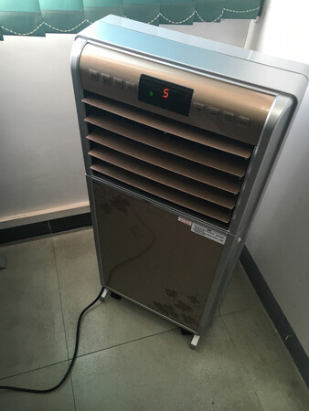 还可以吧，刚买来没用冰盒觉得降温效果还没那么好，可能用了会好一点