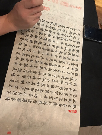 感觉字??点小！我刚练毛笔写字有点吃力