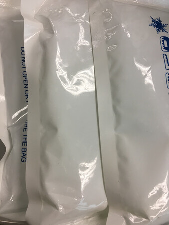 比想象中大，摸着就凉，放冰箱里了，看明天冻上效果吧