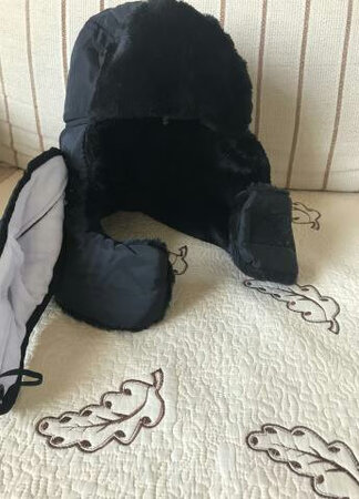 帽子做工非常精致，各方面细节都处理的很好，保暖效果也很不错，到货速度快，很满意的，购物体验好评！