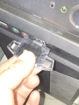 外观小巧玲珑，苹果手机传输快捷简单，只是读卡器的usb插头无法插入联想台式电脑的usb端口。