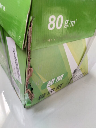纸张品质：纸张挺不错的，挺厚实的，买了挺多次的。
纸张厚度：纸张厚度刚好，不是很薄，也不是很厚的。
过机效果：过机效果还不错的，挺平整的，没有皱。
纸张功能：纸张功能就是打印复印之类的，也没有什么其他的作用。
打印效果：打印效果还不错的，还看的比较清楚的。
其他特色：配送的速度很快，配送员的服务态度很好，买了3箱，很重的，一直送到楼上。但是这家的客服服务态度太敷衍。客服服务态度差评。