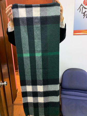颜色很漂亮，很显白！