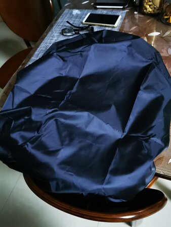 买了一个大号太大，再买一个中号。去旅游背包防雨最好。