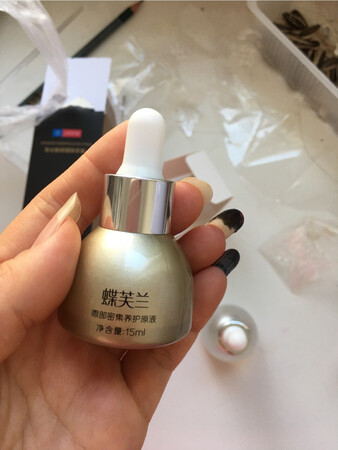 非常好 喜欢这样的小包装携带方便 涂抹全身也可以 虽然量少 但是精华可以少涂一点点