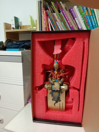 高端大气，心仪已久，终于下决心买下，意境很好，做工超棒，摆在桌上能时刻激励自己