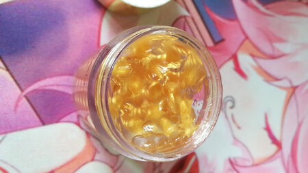 这款金眼霜适合熬夜的人使用，但是我不熬夜，也使用，希望对眼部皮肤更有保护作用，眼部护理是一个长期的工程，要不断坚持，才能看到效果。