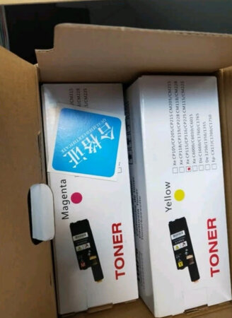 新买的打印机和碳粉。
物流，京东快递，下单后特别快，基本第二天就到了，送到手中，不像别的快递送到快递柜。
包装，结实美观，内部还有防止颠簸的垫子，塑料膜等，包装完好，没有损坏，都是很好的。
使用，打印速度可以接受，比较流畅，每次量不多，所以不会等太久，希望如介绍那样经久耐用吧。