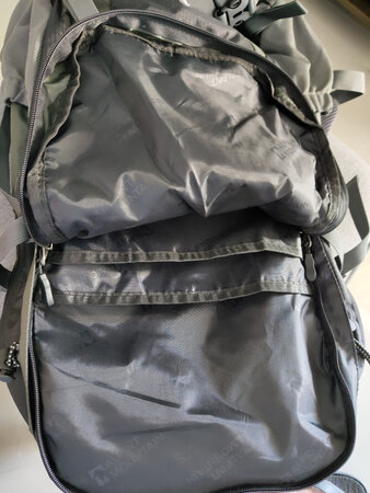 大小合适，容量够大，就是感觉料子有点薄！
