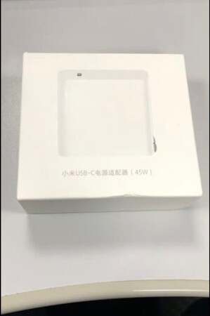 产品包装：一个纸盒子
材质做工：精致细腻
外观设计：简单大方
使用效果：小巧便携