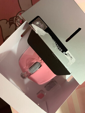 外观颜值：还行
舒适度：蛮舒服
响应速度：很快
其他特色：有点重，我手太小了摸不到侧边的键