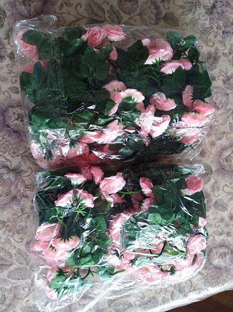 藤花收到了，和实物一致，无色差，无异味，物流也很快，还送的有扎带，还会回购的！