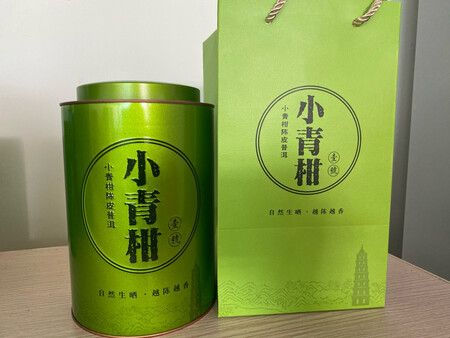 茶叶很不错，比茶叶市场里的便宜不少，买回家自己喝或者送人都可以。