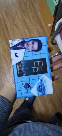 刚拿到手时把我震惊了，买的时候没看尺寸，居然这么大，迫不及待的打开他，没敢把膜全部撕掉，打了几个小洞，很清香的气味，立马就放车上一个，一物多用再放洗手间一个，哈哈，搞活动买了5个，感觉挺实惠的，冲着安全环保买的它