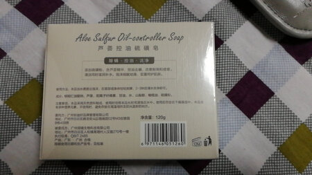 用起来很细腻，已经是第二次买了，除螨效果目前不是太明显，准备再用一块看看，价格稍贵，不过一分价钱一分货，比那种10元一块的味道好闻，且柔软细腻。