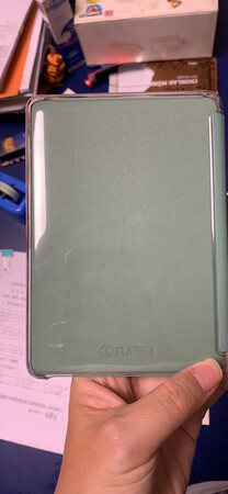 不错的 很适合kindle 非常合适
背后是透明的 很有格调
