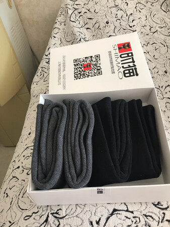 东东收到，是自己想要的款，厚实手感舒适透气，真心喜欢，客服也很有耐心，问什么答什么，满足您不同的需求，买了两盒，男式女式各一盒，试了一下舒服也不紧绷，准备再下单几盒，为家里老老少少都添置几双，这个冬天就不怕冻脚了