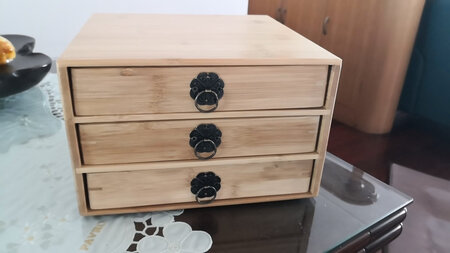 眷砂堂普洱茶盒，做工精制，质量好，店主还送赠品，是一件竹制的工艺品。