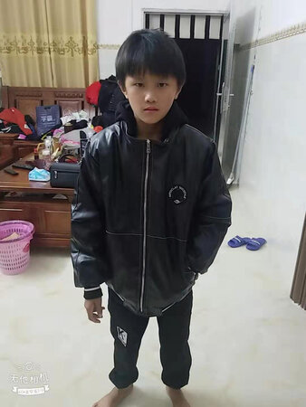 儿子穿上挺好看的，估计还行