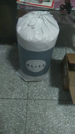 包装不错双层防水，连包装一起重4.52kg.