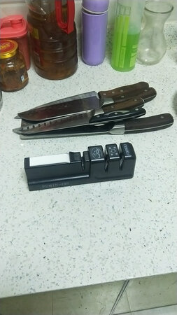 使用感受：简单方便 快速磨刀
其他特色：物流很快 送货到家
外观设计：小巧玲珑 精致美观
做工材质：做工讲究 材质不错