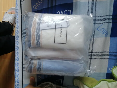 物美价廉，做工精美，你值得拥有！买正品，上京东，多快好省。三利，中国妈妈的选择。不忘初心，牢记使命。作为中华老字号，质量始终做到最好，坚持高标准严要求，为人民服务。手感丝滑，颜色洁白落落大方，给人古典之美。终于100字了。