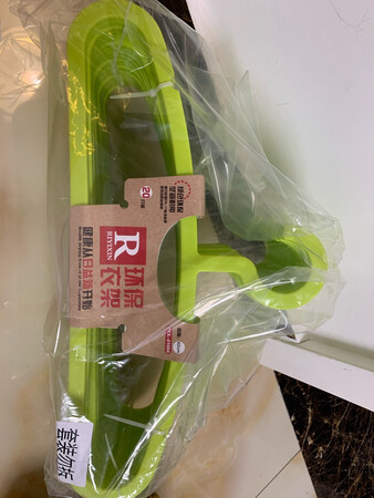 产品材质：环保材质，晾衣服不起包。已经买了快100支了。