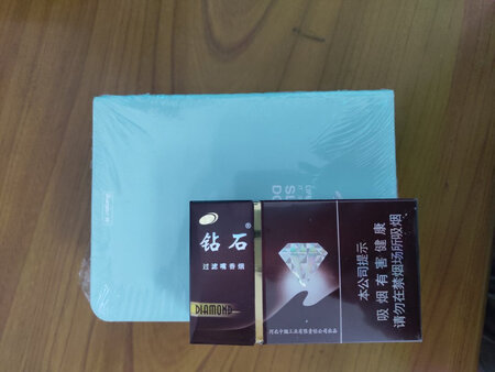比预期小不少，质量不错，也很厚实，外观好看。快递很快