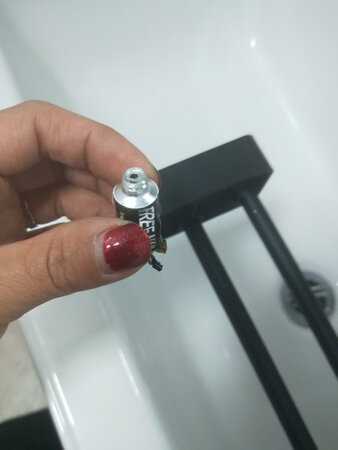 带的胶是坏的 都硬了 让我们怎么用