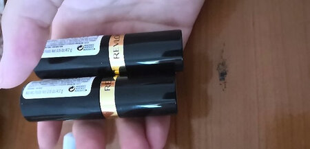 很棒啊同学推荐的，买的225和325，还帮同学买了2支。我唇色很深本来不敢随便挑色号但是这两只真的很合适哇！同学都说好看，她们说我图225很日常也不会很浓