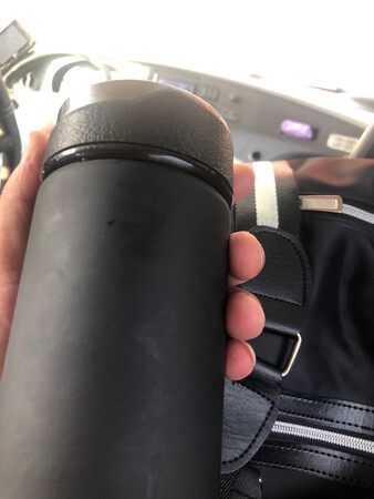 差评，差评，差评，瓶盖扭转不顺畅，不管扭的多紧都有点渗漏，希望商家拿出良心商品，不要坑消费者！同时京东平台也要加强管理。