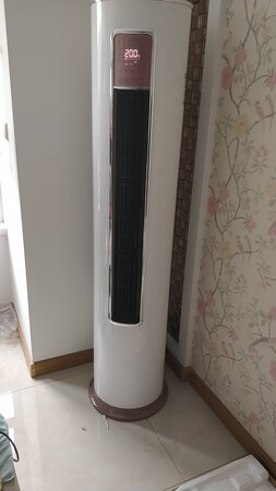 空调不错 之前买的海尔的挂机 四千多 各种功能我都基本用不到 想着这回客厅里在买一个 正好赶上双十一 有活动 性价比很高 经济实惠 基本也就是夏天热的时候用用 中间遇到问题找客服我都解决了 安装遇到差头安装师傅也都给设计方案解决了 不错 希望能用的久 还有WIFI功能 可以远程控制 外机有些大 可能是3P的原因吧 总体满意