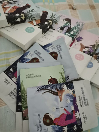 面膜正牌舒服
适合肤质：特保湿水分不错，快递又快！
