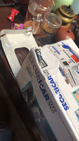 收新品，划痕特别多，包装盒直接用尼龙纸随便一卷。客服态度差