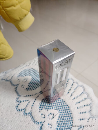 使用感受：超级好用，呵护每一寸肌肤！更有活力，更有弹性，更显年轻！
适合肤质：适合媳妇的中性皮肤。
吸收效果：特别容易吸收，滋润每一寸皮肤。
保湿效果：保湿持久，保持肌肤水润有光泽。
其他特色：包装精美，价格合理，送货快，京东购物，超级方便！