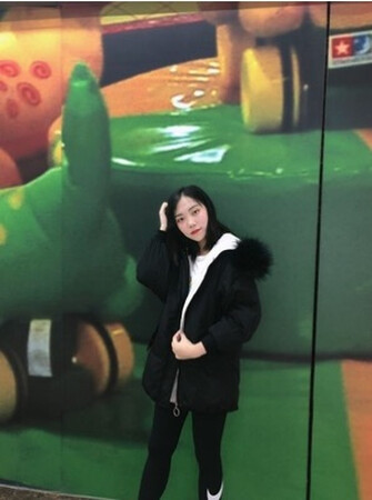 羽绒服收到了，质量很好，面料舒服，摸着很厚实，休闲款，很好搭配衣服。