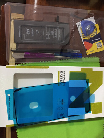 续航能力：真的很不错！现在充满电我早上运动开APP加上听音乐差不多两个小时！下午再连接蓝牙音箱听两个多小时的音乐，到晚上九点多睡觉还有百分之二十的电！一天都没再额外充电去！?真真的满意就是啦！其他特色：安装方面也还不错啦！~一下安装视频，我照着弄了一下，也给安装好了，这成就感爆棚啊！?