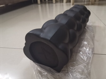 比较大，比想象中硬点，质感还不错
