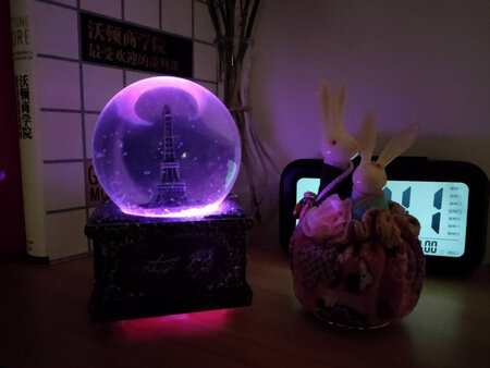 生日买的礼物，关注了好几个水晶球，最终还是决定购买这款，相比大气很多