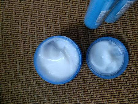 打开产品后有一胶味，但使用不过敏。