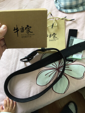 这个皮带真的很好很软和，一直在找这个价位的皮带，终于找到了，太挺喜欢的，先看看质量，如果不错准备把棕色的也买了