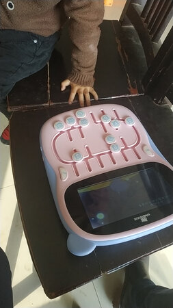 很好，小孩很小孩，比小孩玩手机好多了，边玩可以边学习