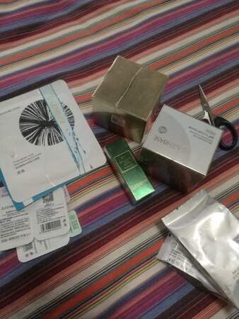 气垫收到了，物流非常快，一直都在用这个气垫，非常喜欢，不卡粉，皮肤很滋润，非常满意，搞活动买的，划算，好评