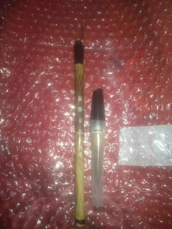 很好的卖家，物流很给力，产品没问题。价格合适，这个双十一果然没失望！必须好评！
只不过，送的大毛笔出师未捷身先死，深表遗憾！！！！