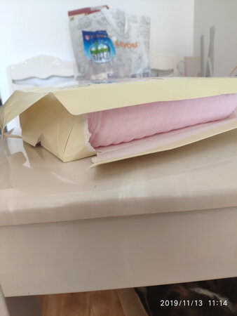 包装都破成什么样了，浴巾还有一股不好的味道，很失望