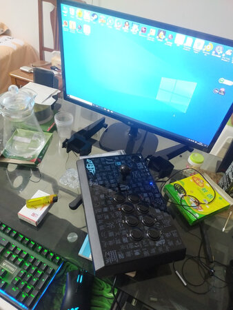 还可以有点回到小时候去街机厅感觉，摇杆按键按着啪啪响。