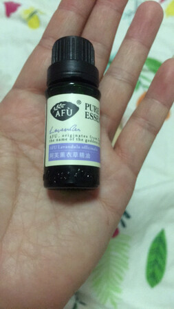 味道清香，非常好闻，薰衣草精油助睡眠。效果非常好。