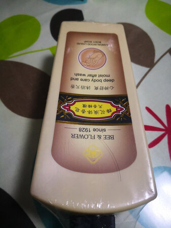 产品包装：包装还可以，没有漏出来
产品香味：檀香味