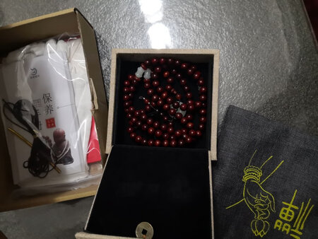包装精美，价位合理，质量不是很懂，但整体感觉不错，重要的是自己喜欢就行。晒几张图吧！