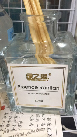 这个是柠檬的味道非常的清淡，
我的房间是经常通风的，
所以它的味道只是淡淡的一点，这样更好啊。
包装非常的结实，然后拿到手也是很有分量的
场景也是十分的百搭 放在哪里都可以。
它的性价比非常的高，我很喜欢，
一共买了五样东西每一件都觉得是值得的。
还有一个香薰机还有一个香薰蜡烛。